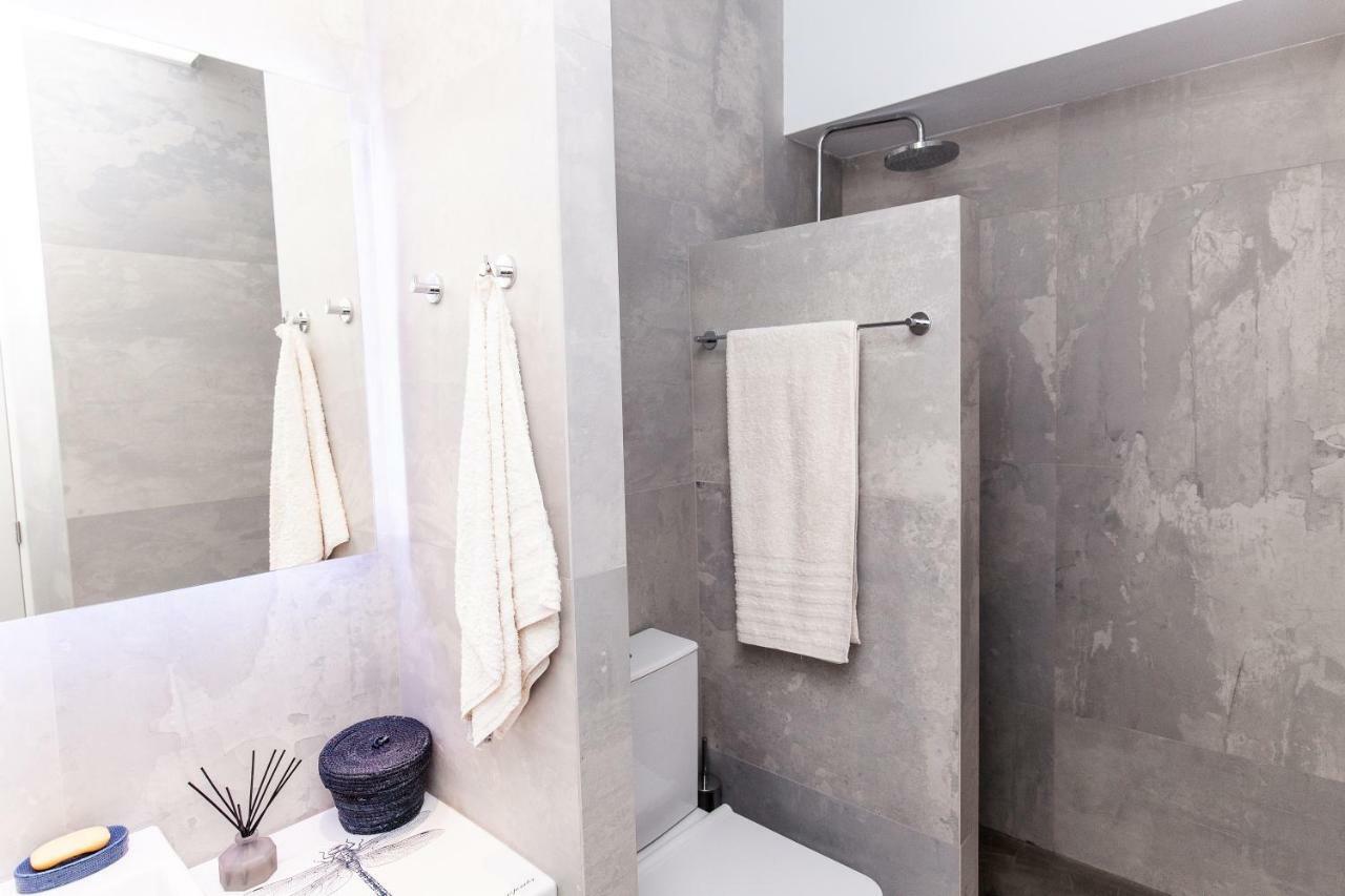 Sweet Suite Flora In Vouliagmeni Атина Екстериор снимка