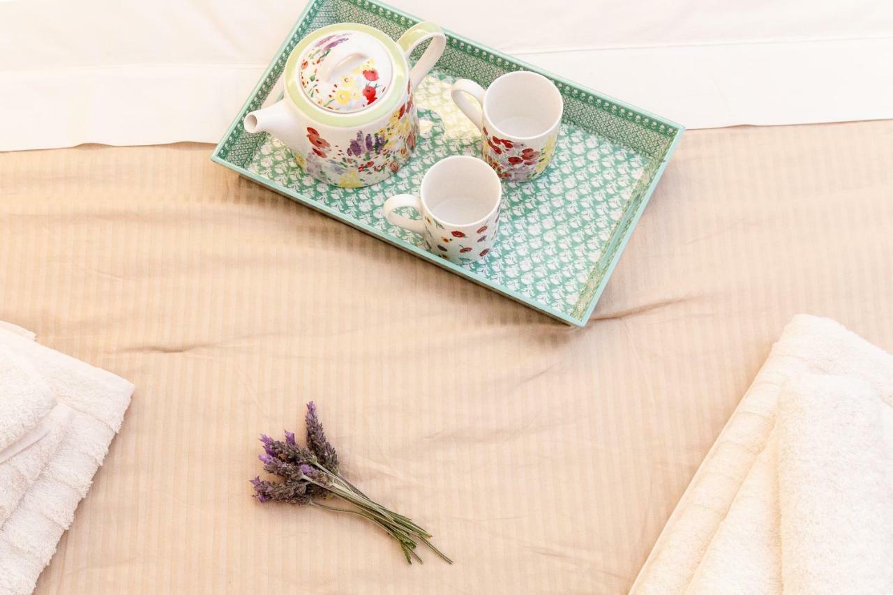 Sweet Suite Flora In Vouliagmeni Атина Екстериор снимка