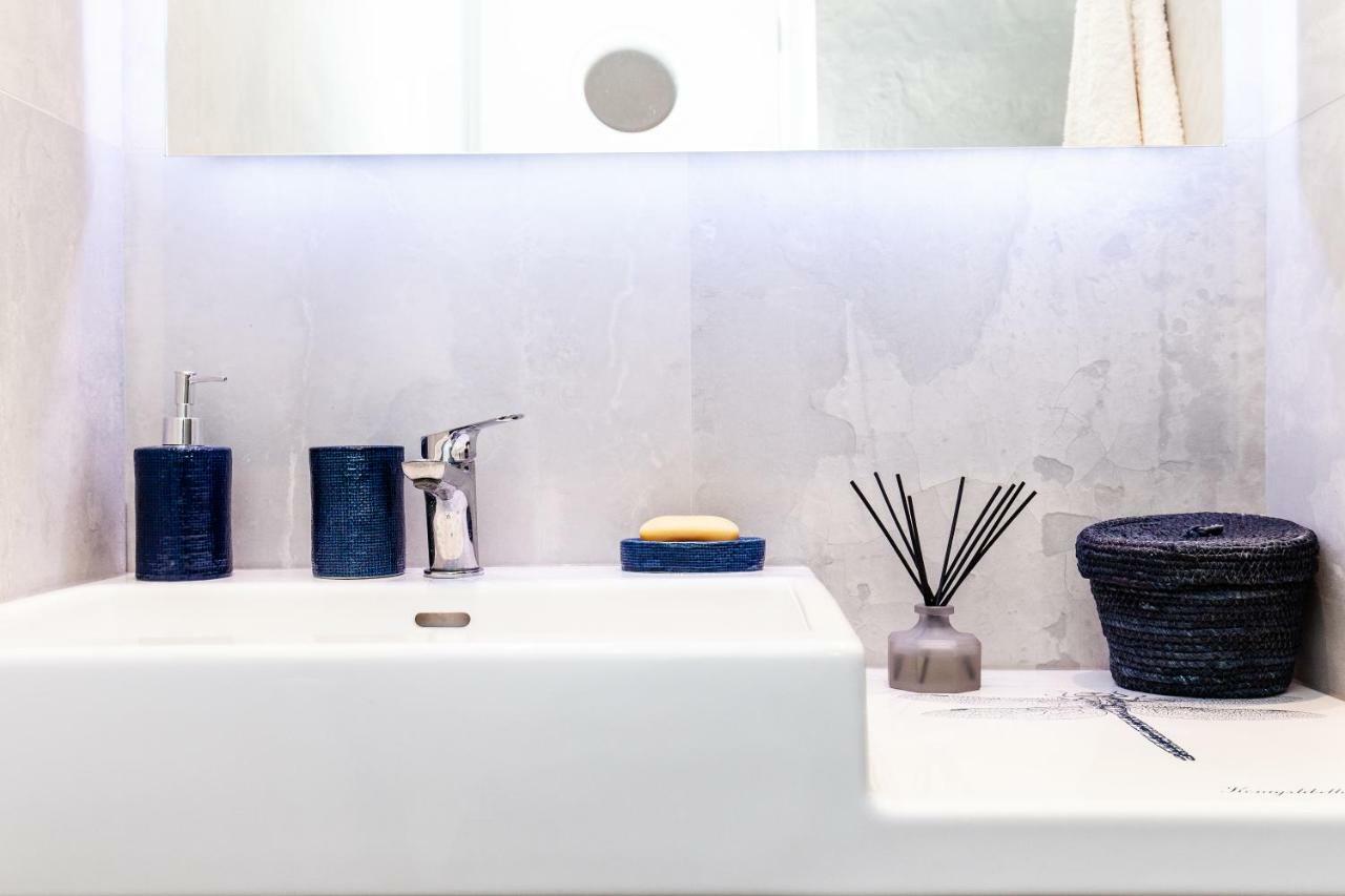 Sweet Suite Flora In Vouliagmeni Атина Екстериор снимка
