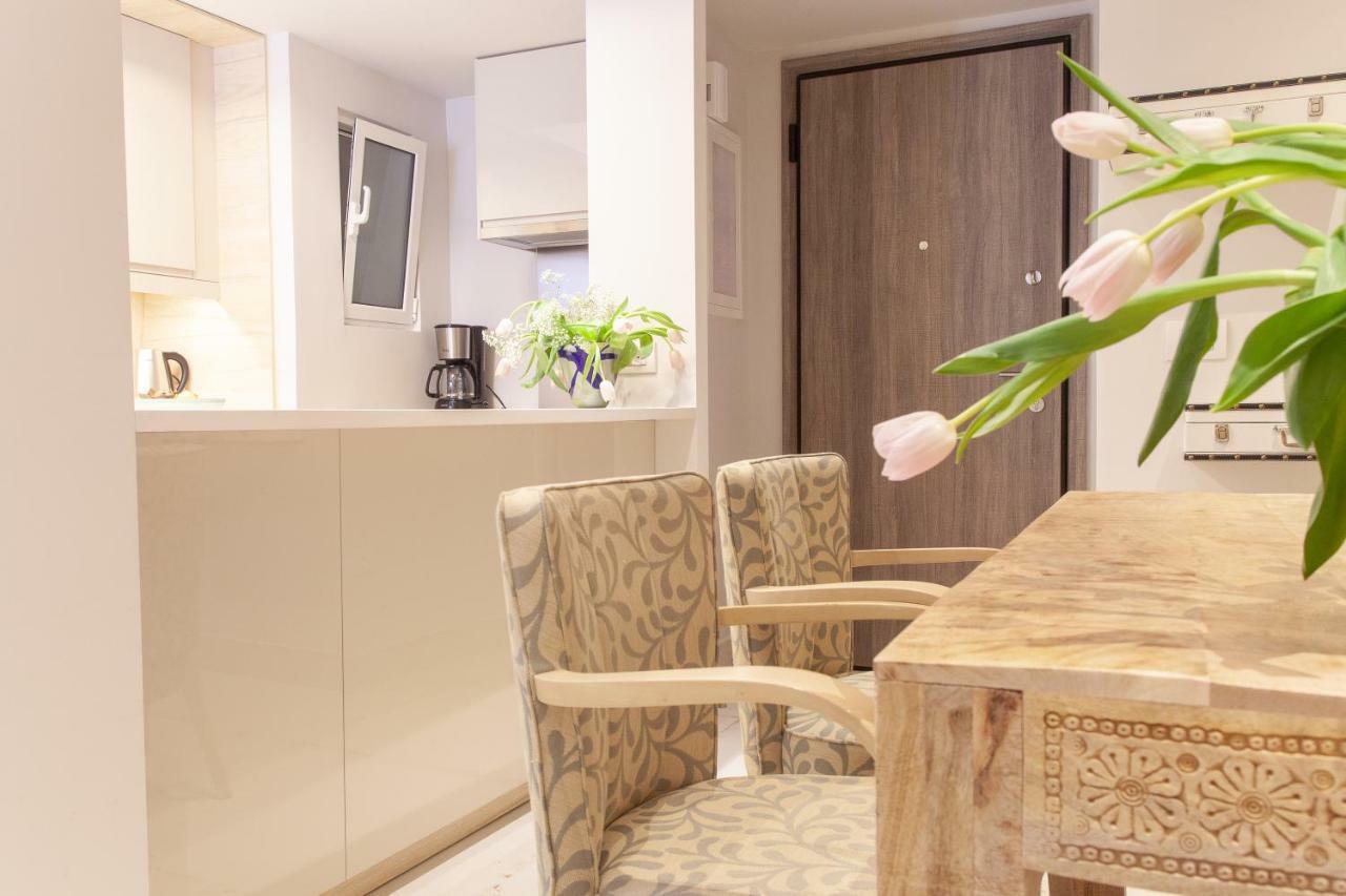 Sweet Suite Flora In Vouliagmeni Атина Екстериор снимка