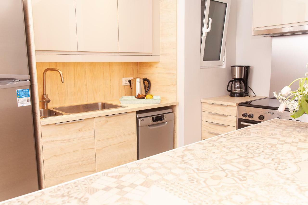 Sweet Suite Flora In Vouliagmeni Атина Екстериор снимка