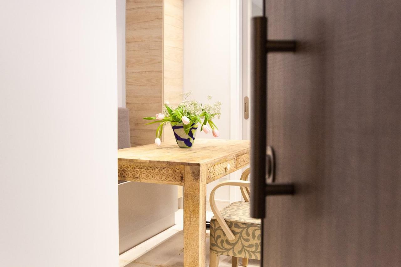Sweet Suite Flora In Vouliagmeni Атина Екстериор снимка