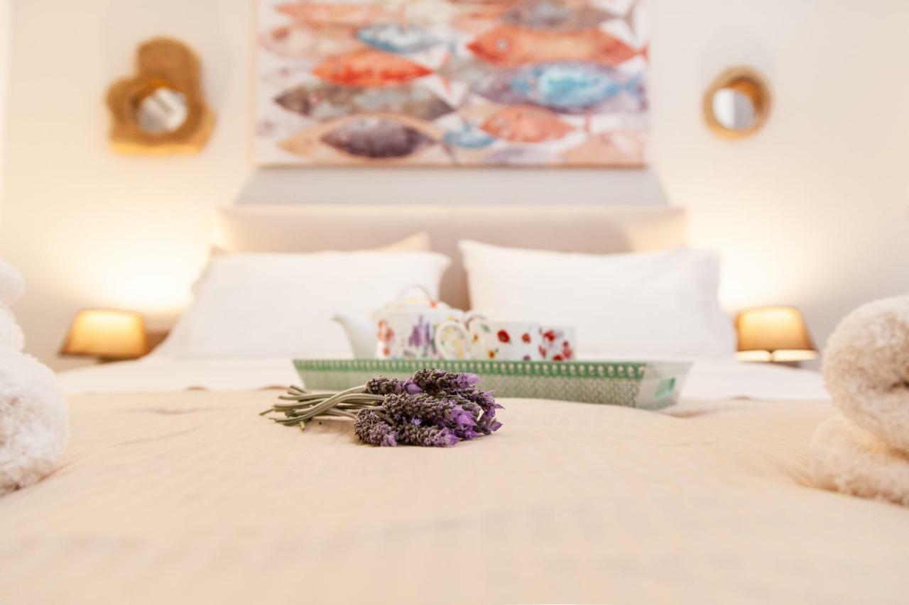 Sweet Suite Flora In Vouliagmeni Атина Екстериор снимка
