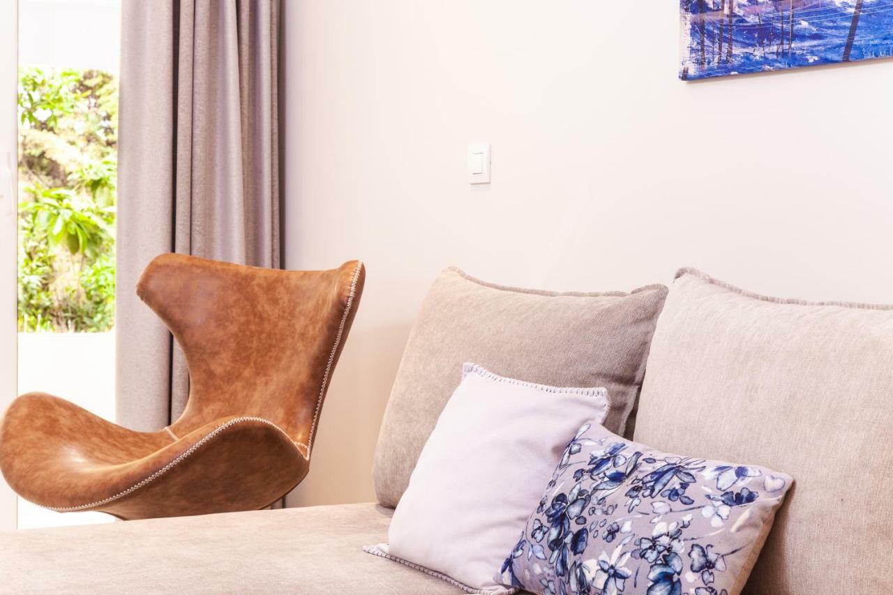 Sweet Suite Flora In Vouliagmeni Атина Екстериор снимка